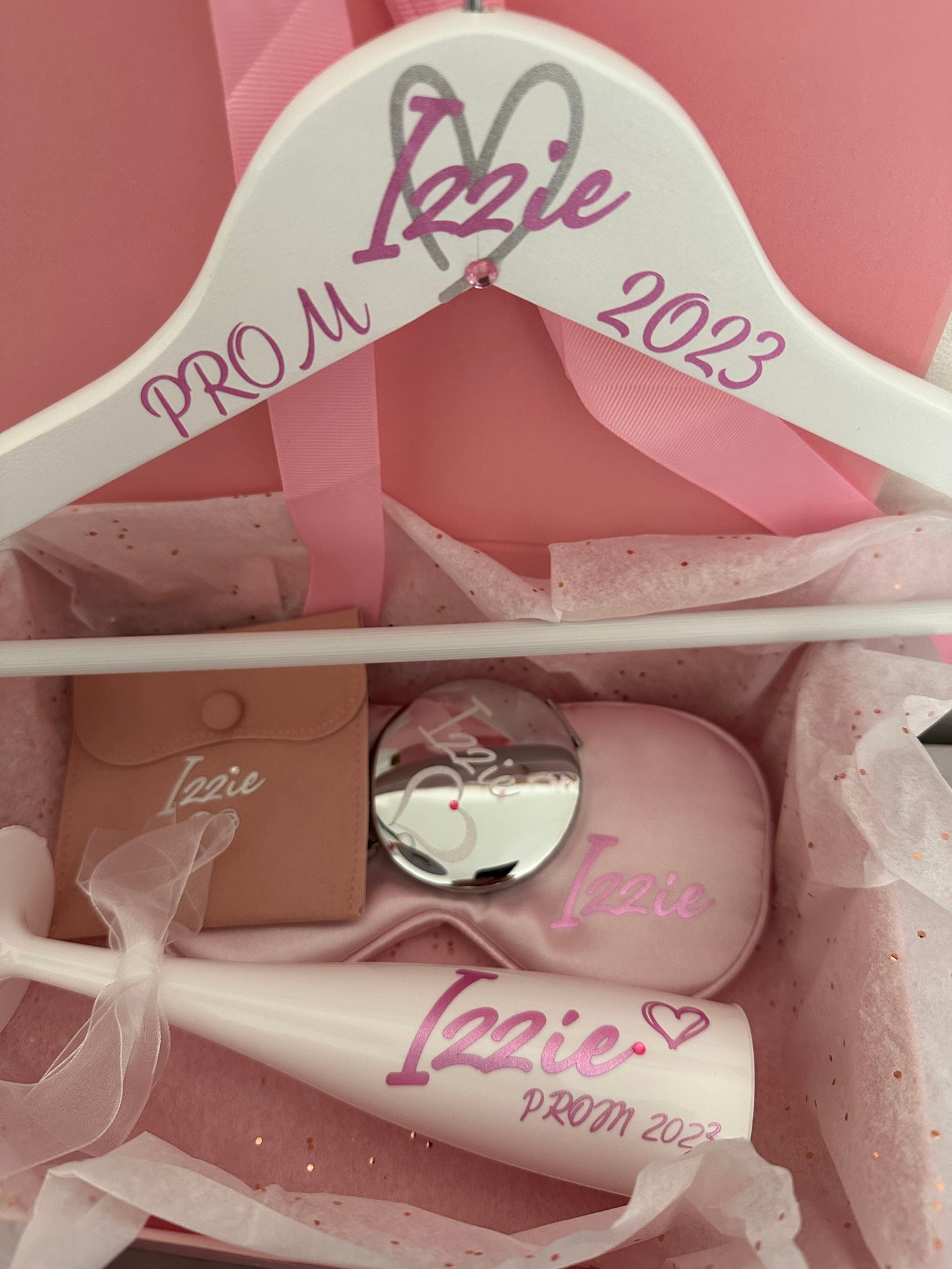 Personalised Dress Hangers with matching bow and diamante 💎 to your theme perfect for brides, bridesmaids, groom, PROM and more 💗