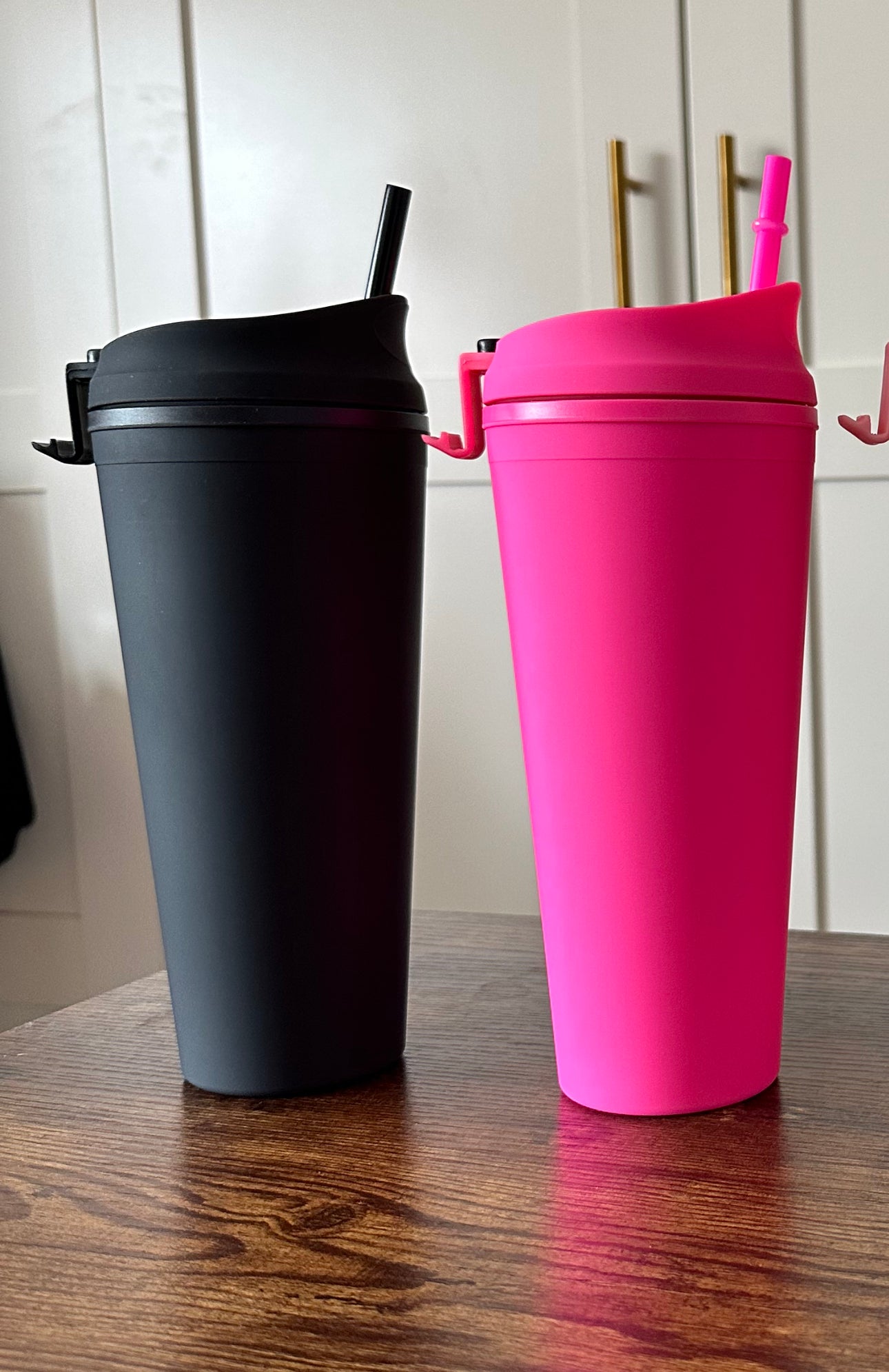22oz Hot and Cold Cups with matching straw and close clip lid