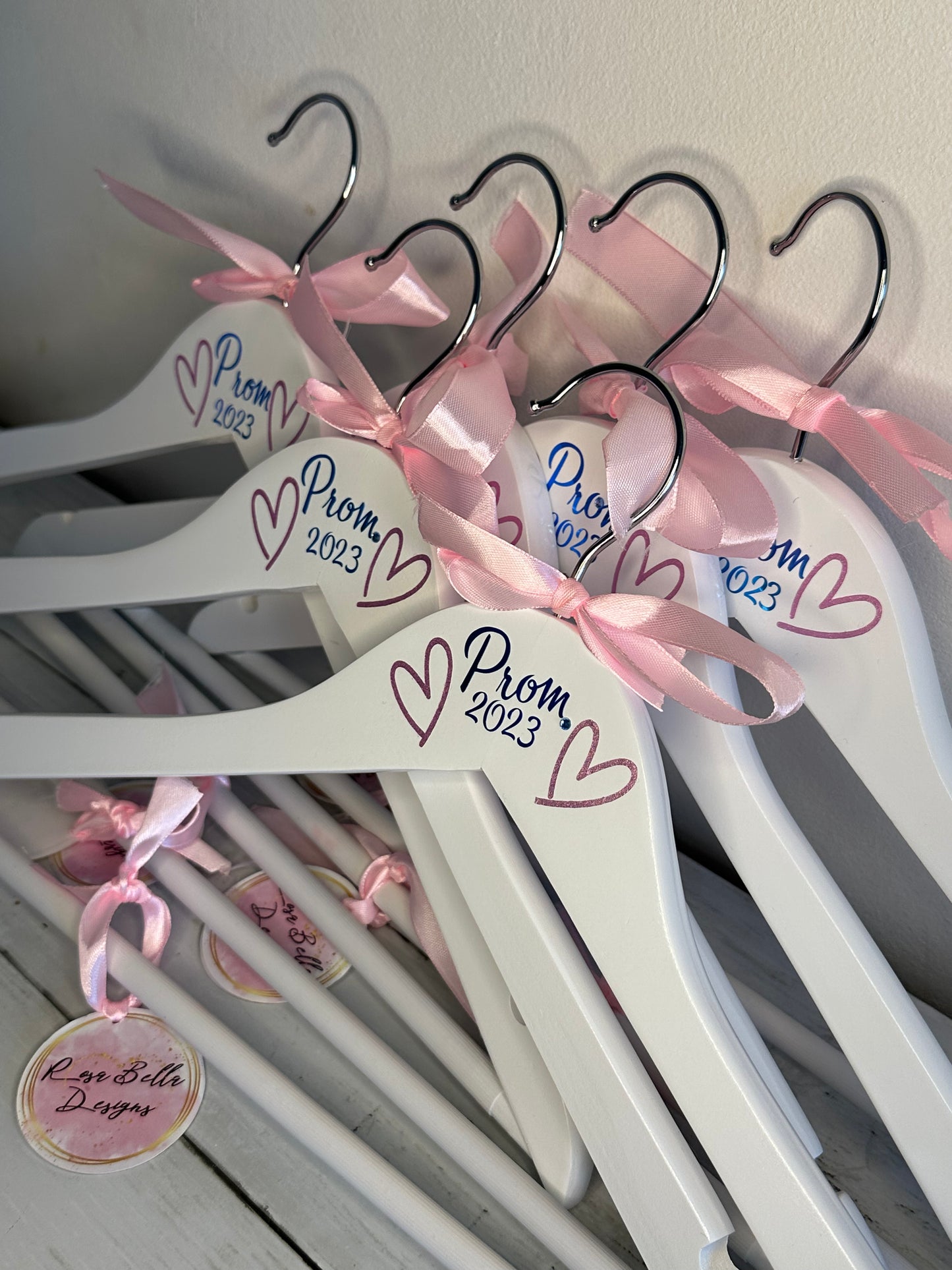 Personalised Dress Hangers with matching bow and diamante 💎 to your theme perfect for brides, bridesmaids, groom, PROM and more 💗
