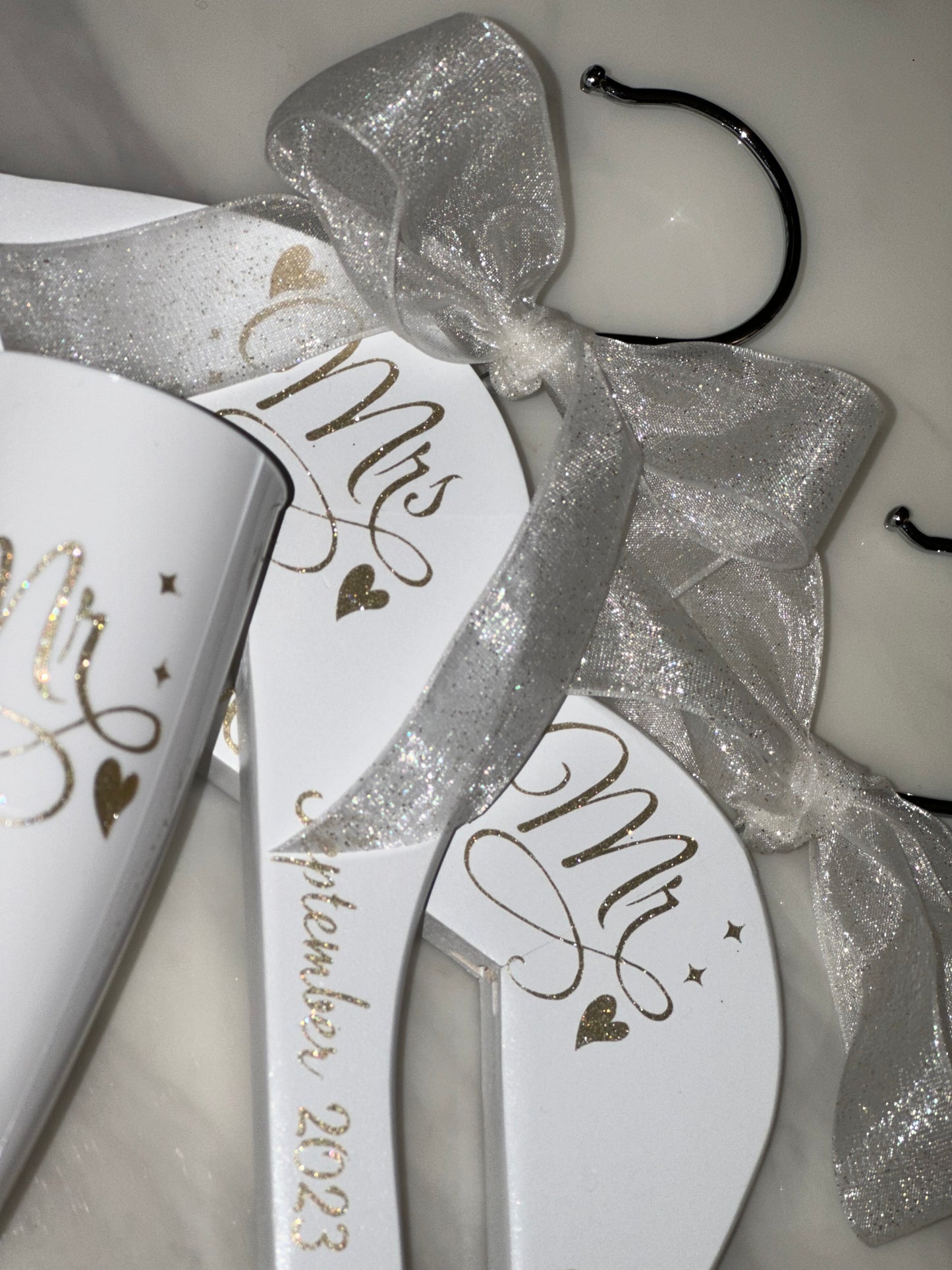 Personalised Dress Hangers with matching bow and diamante 💎 to your theme perfect for brides, bridesmaids, groom, PROM and more 💗