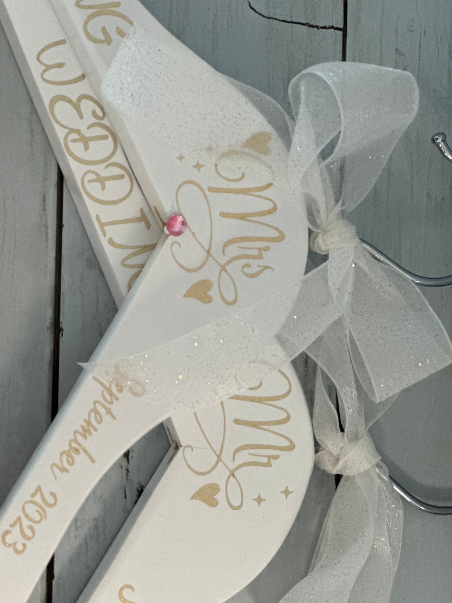 Personalised Dress Hangers with matching bow and diamante 💎 to your theme perfect for brides, bridesmaids, groom, PROM and more 💗