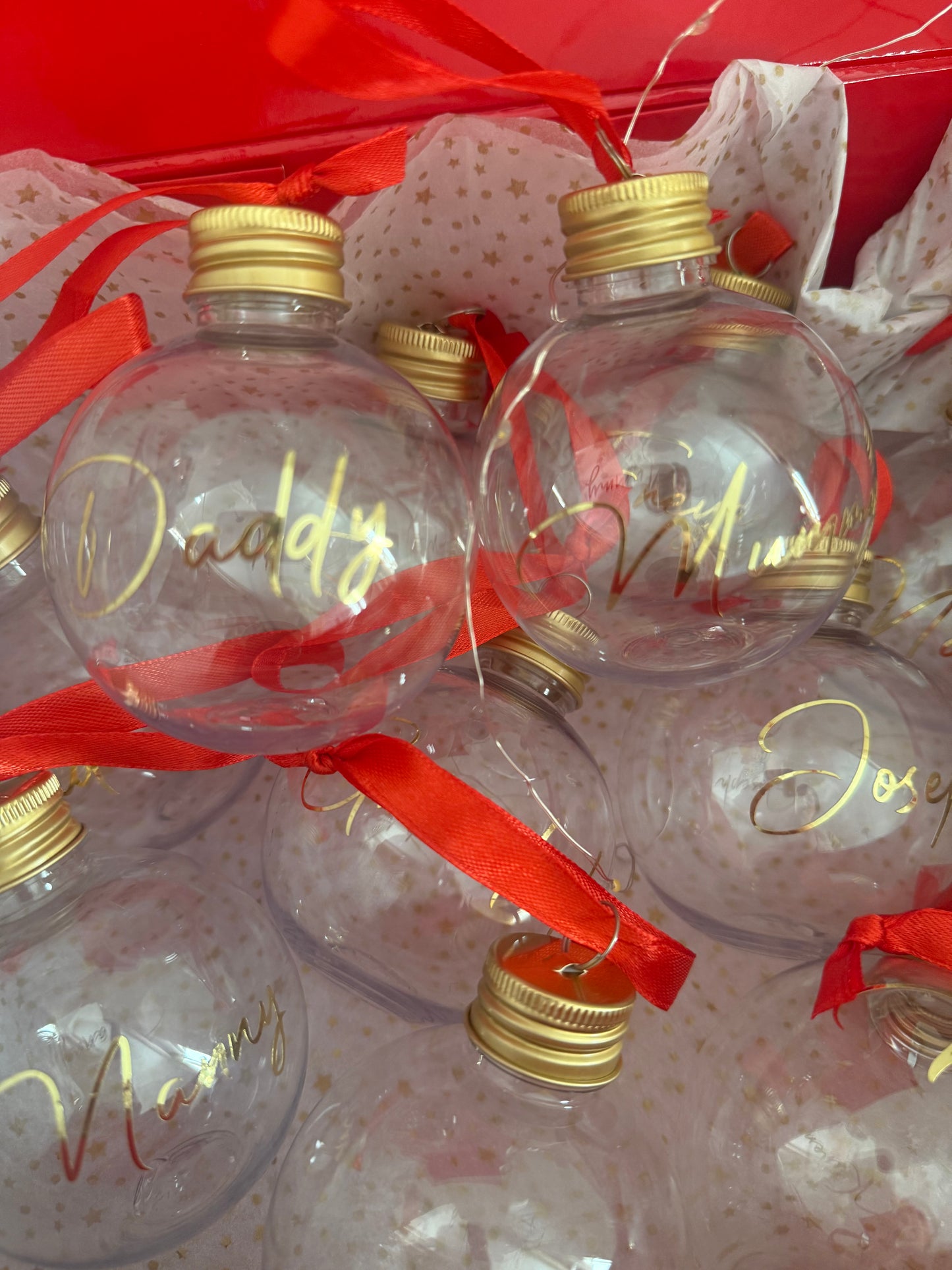 🎄 Personalised Christmas Bauble Bottles – Festive Keepsakes with a Luxe Twist 🎁