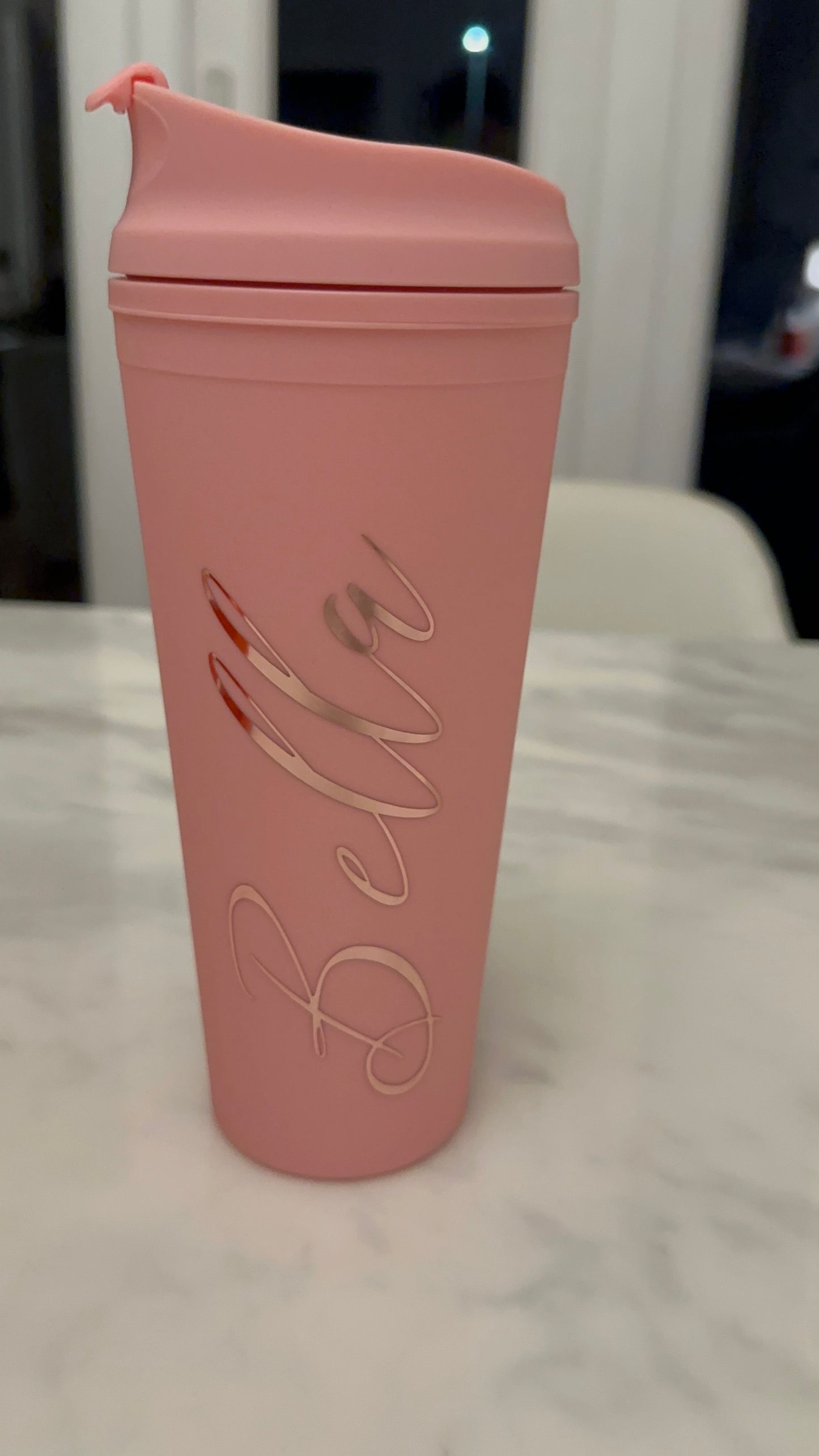 22oz Hot and Cold Cups with matching straw and close clip lid