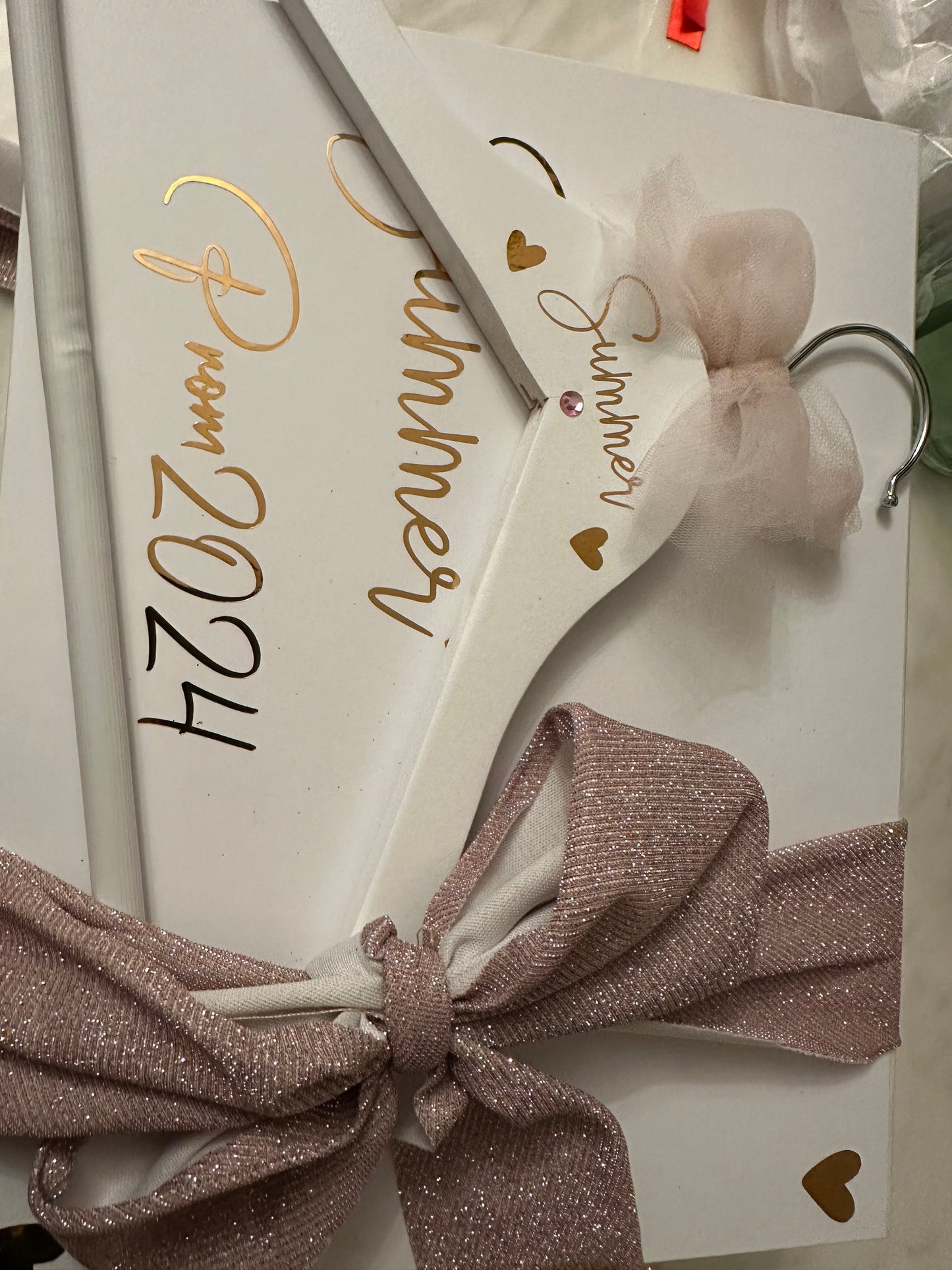 Personalised Dress Hangers with matching bow and diamante 💎 to your theme perfect for brides, bridesmaids, groom, PROM and more 💗