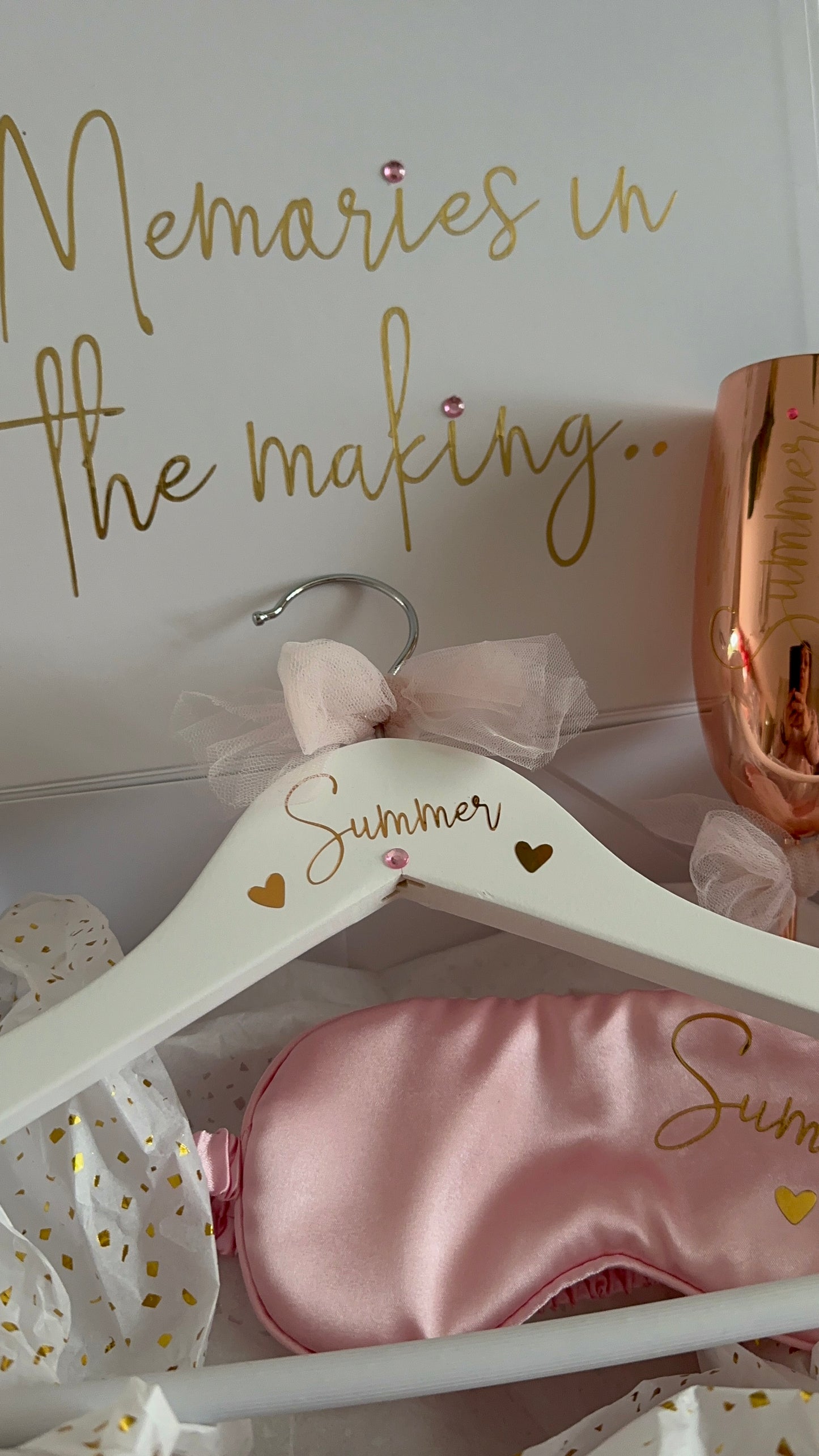 Personalised Dress Hangers with matching bow and diamante 💎 to your theme perfect for brides, bridesmaids, groom, PROM and more 💗