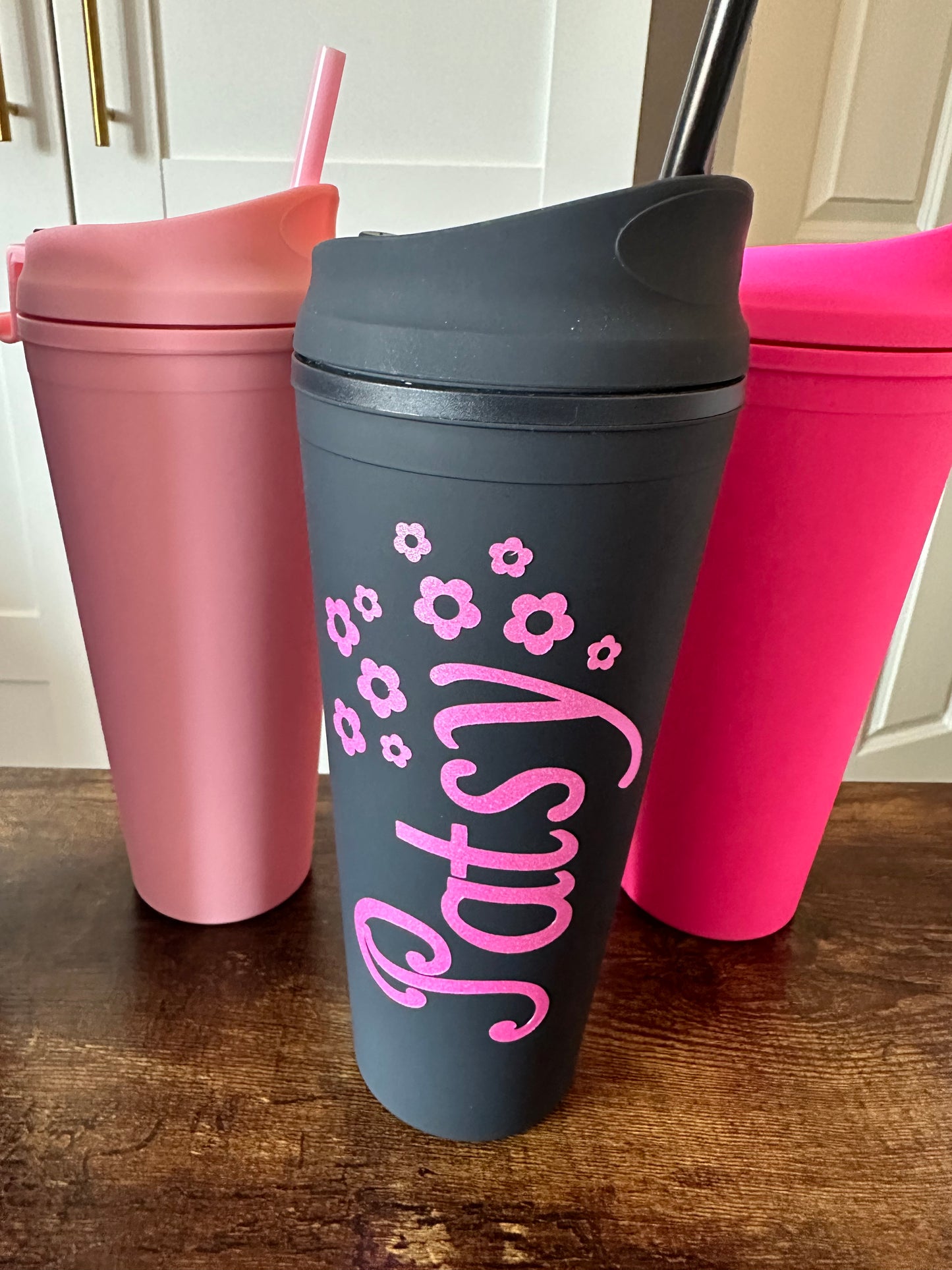 22oz Hot and Cold Cups with matching straw and close clip lid